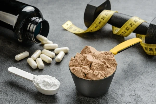 scoops-protein-creatine-closeup-concept-600nw-2138359877_0