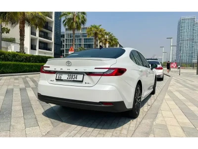 toyota-camry-hybrid-2025-slide-4-(2)
